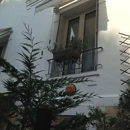 La Maison Des Capucines Bed & Breakfast *