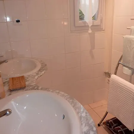 La Maison Des Capucines Bed & Breakfast *