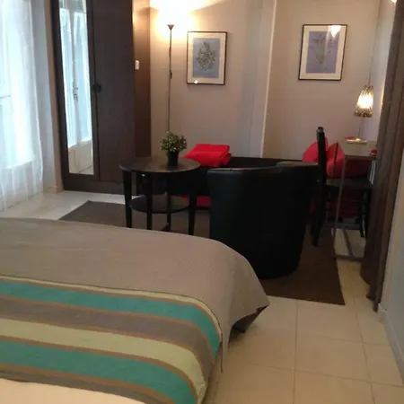 La Maison Des Capucines Alojamento de Acomodação e Pequeno-almoço Antibes